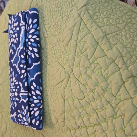 Vera Bradley, iconic fabric Wallet, interior pockets, slots, exterior zipper - Picture 12 of 13